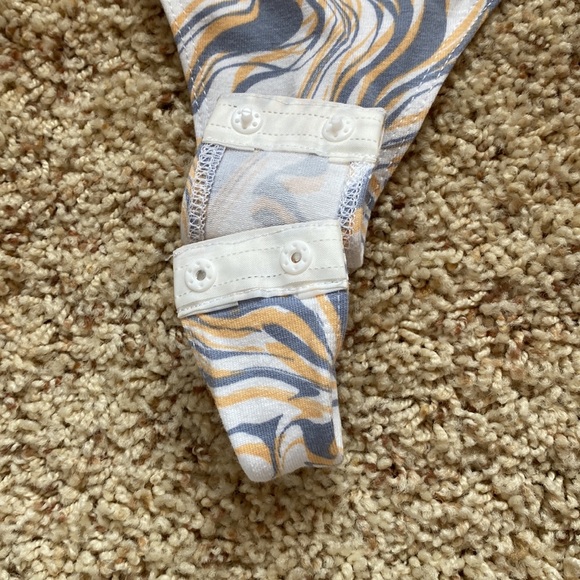 Asos Design marble print mock neck bodysuit - Picture 3 of 5